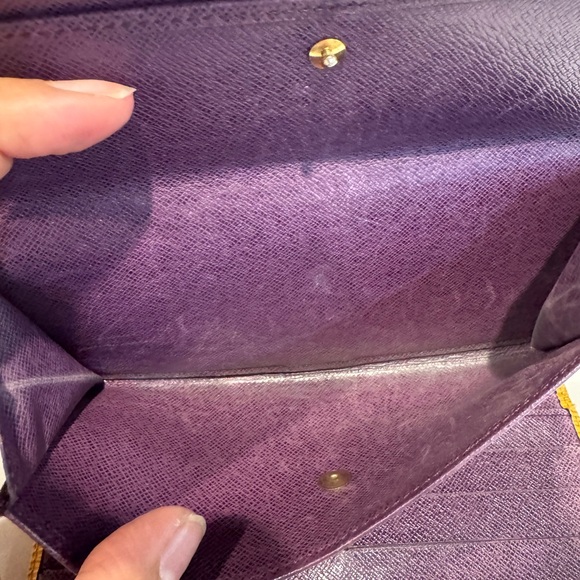 Authentic Louis Vuitton Epi trifold wallet - Picture 10 of 11